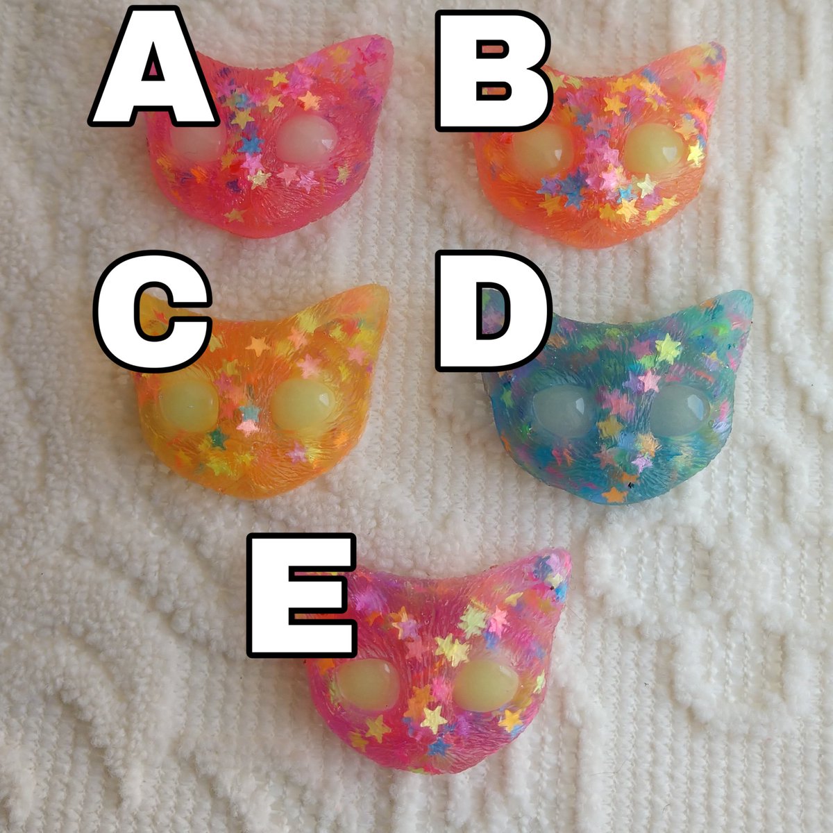ScaredToothEtsy's tweet photo. MTO resin kittens available 🖤 https://t.co/mVLetIojhp ✨
#madetoorder #resin #etsyshop #etsy #smallbusiness #kitten #cats #kitties #hamb #aesthetic #kawaii #glowinthedark #rosequartz #sodalite #handmade #stars #forgetmenot #adorable #resinart #badgeholder #pendant #pins #cute https://t.co/GbWtSrLmK8