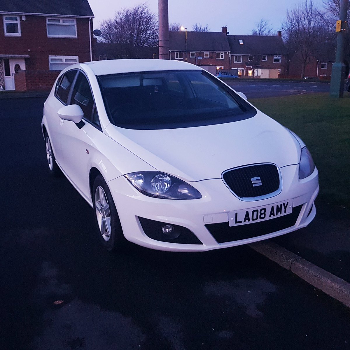Cannot believe ive had my little car for a year already.
#seatleon2011 #FirstCar #privatereg #Amy