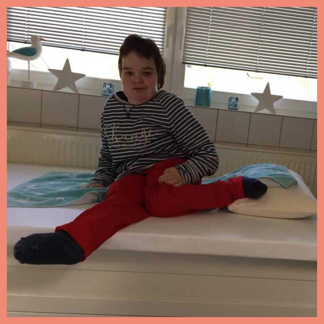 Eine Therapieliege für Paulina!💚

Paulina ist 20 Jahre alt und leidet unter einem Enzymdefekt, der die Zellfunktion stark beeinträchtigt. 

Paulinas Familie hat sich eine Therapieliege gewünscht, die zur täglichen Pflege ins Bad geschoben werden kann. 

📝t1p.de/p919
