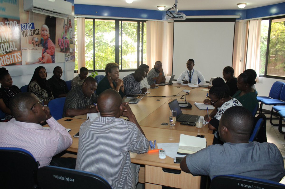 EndCEFM's tweet image. Katika Dunia ya sasa ambayo kasi kubwa ipo katika maendeleo ya nchi, ni muhimu kila mmoja akahusika, watoto, wanawake na wanaume. Tunahitaji kipaumbele cha watoto wa Kitanzania kiwe katika elimu, basi tutokomeze ndoa za utotoni kwa maendeleo jumuishi. #SADC2019 #EndCEFM