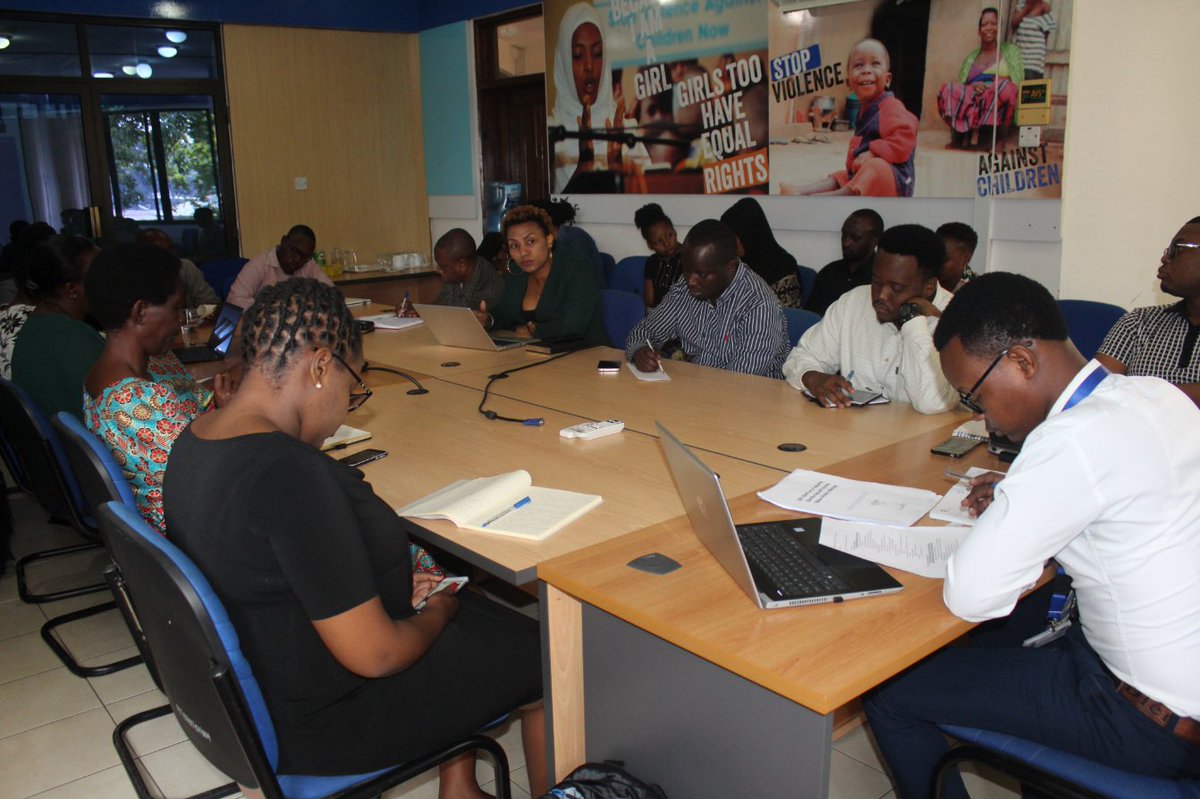 EndCEFM's tweet image. Katika Dunia ya sasa ambayo kasi kubwa ipo katika maendeleo ya nchi, ni muhimu kila mmoja akahusika, watoto, wanawake na wanaume. Tunahitaji kipaumbele cha watoto wa Kitanzania kiwe katika elimu, basi tutokomeze ndoa za utotoni kwa maendeleo jumuishi. #SADC2019 #EndCEFM