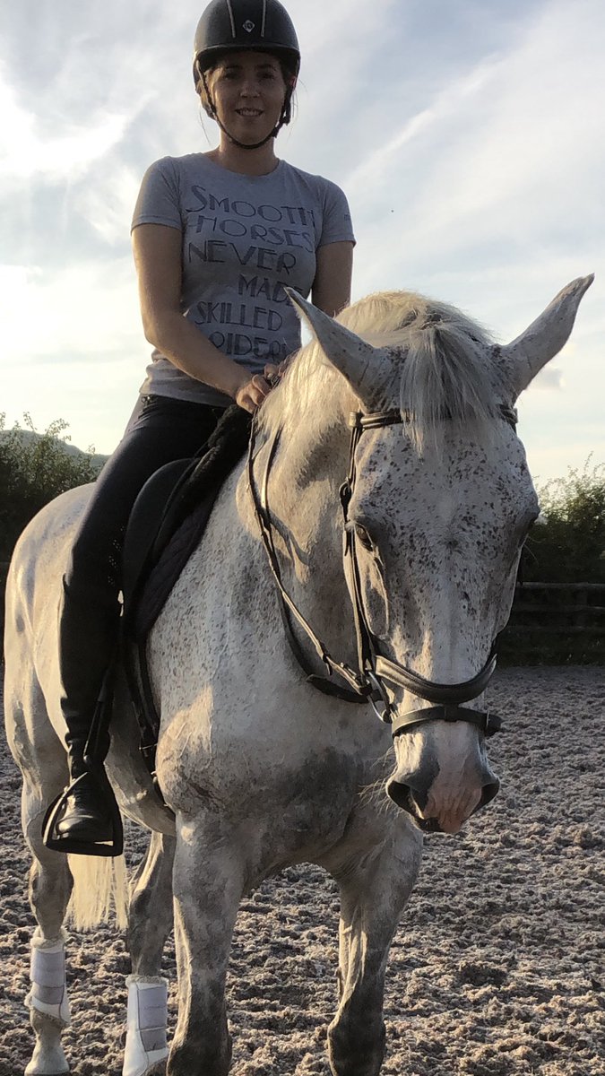 So I think I may have a slight obsession with @houseofmontar slogan t-shirts 😍🙊 I highly recommend everyone has a look on the @equissimo website as they have a fantastic range 😍 equissimo.co.uk #HorseChatHour #EquestrianLife