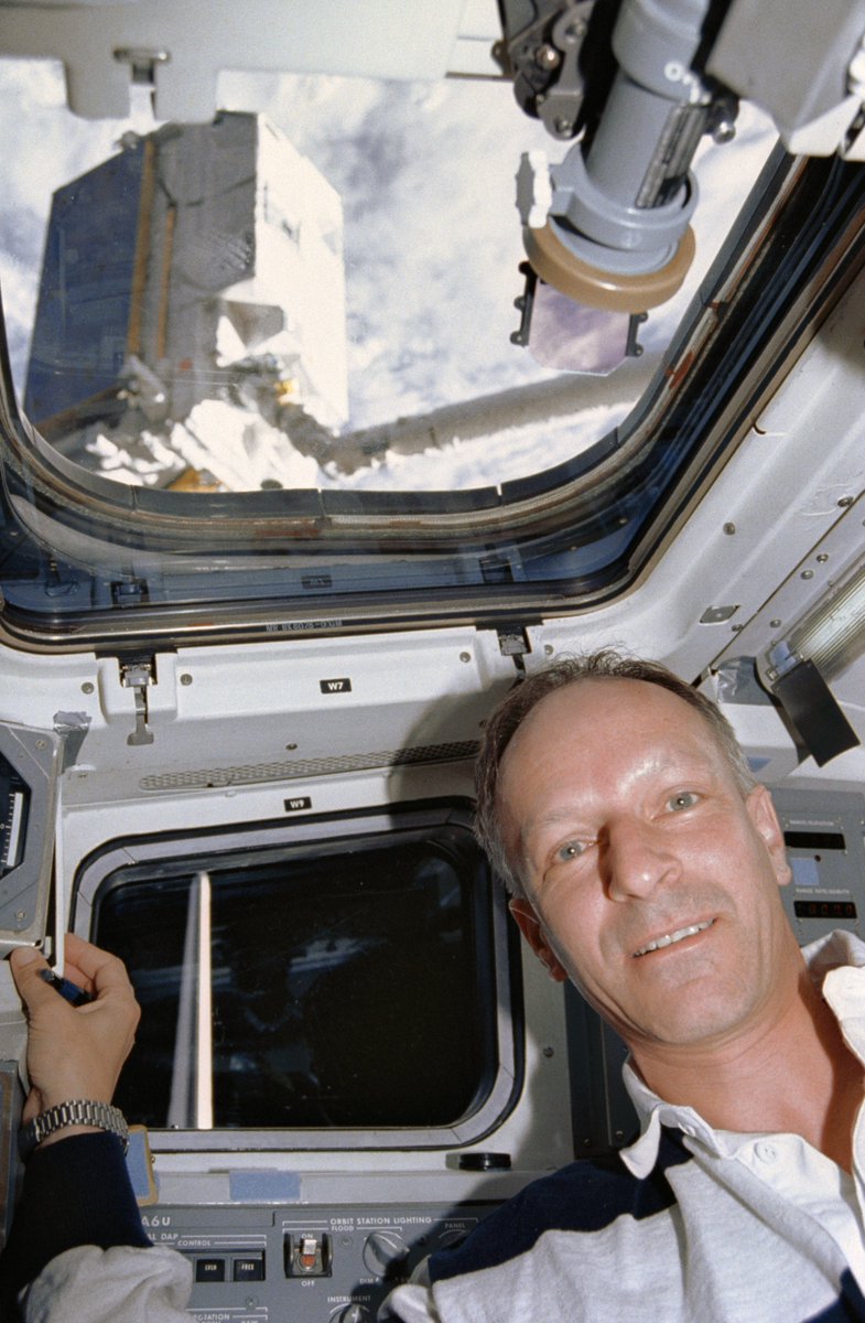 DutchSpace's tweet photo. @ESA_History @Astroclaude @AgenziaSpaziale @esaspaceflight @NASAhistory @ASE_Astronauts @ESA_Italia More of Claude Nicollier in hi-res #STS46 #ESA https://t.co/LfV7YC5eFq