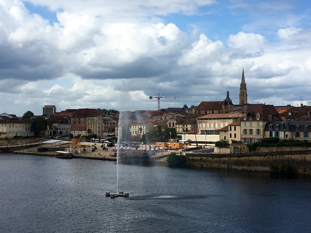 Guiguiii94's tweet image. C’est un roc, un pic, un cap ? Petit fil patrimonial sur @VilledeBergerac, ravissante sous-préfecture très touristique au bord de la Dordogne !