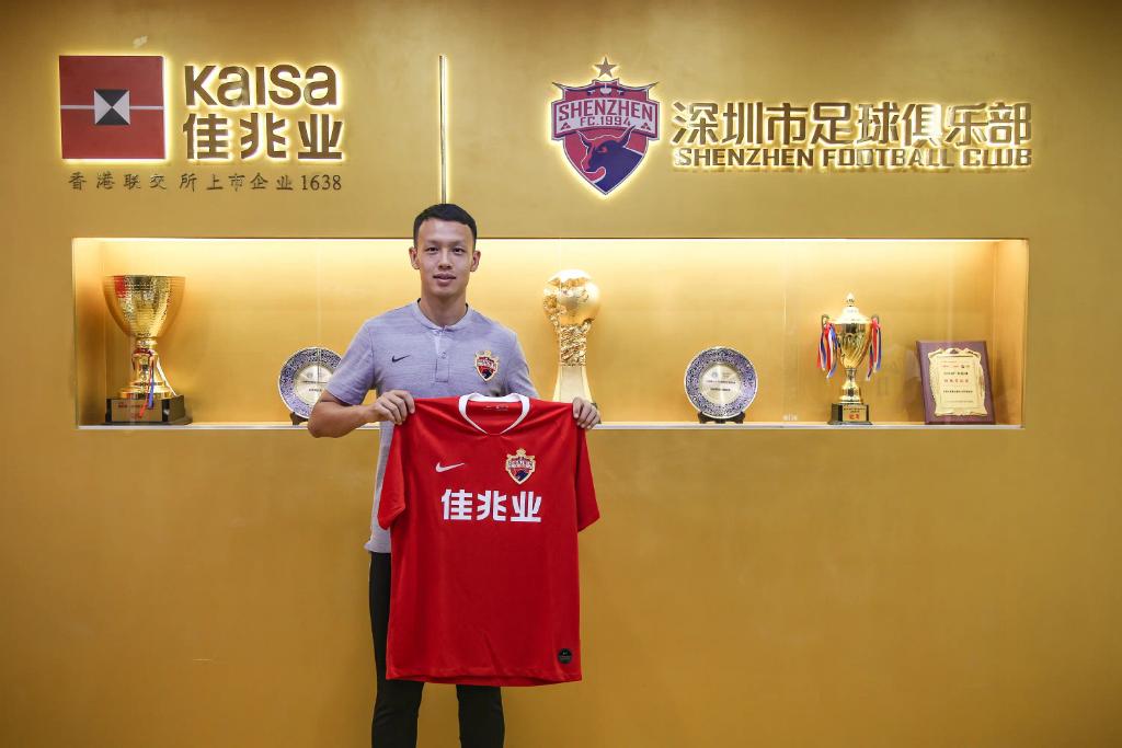 Signing picture with Gao Tian Yi😁
Welcome Back!
He will take over the legendary Tiago Jorge Honorios's No. 33 jersey.💪💪
#Shenzhen #CSL