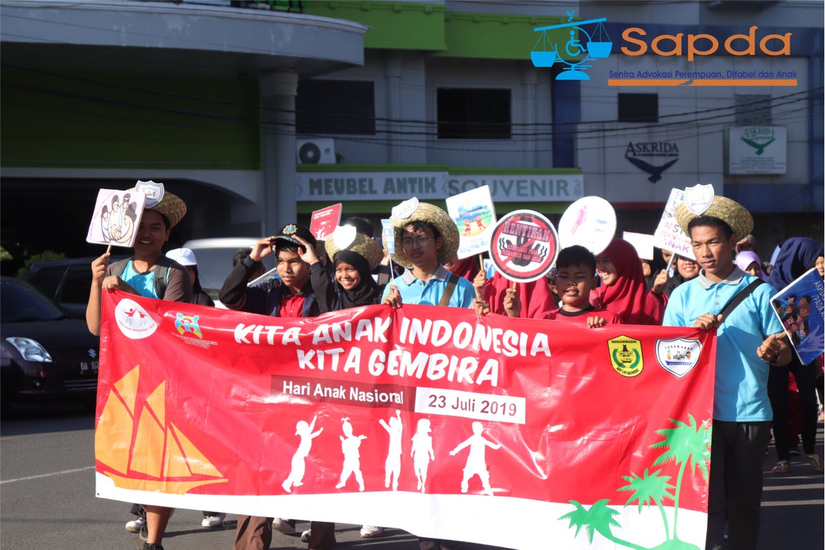 SAPDAJogja's tweet photo. Jalan sehat dalam rangka Peringatan Hari Anak Nasional 2019 di Banjarmasin. 21 Juli 2019.
.
#harianaknasional
#sapda
#programpeduli
#sahabatdifabelbanjarmasin
#difabel
#banjarmasininklusif https://t.co/ojnZvVaGej