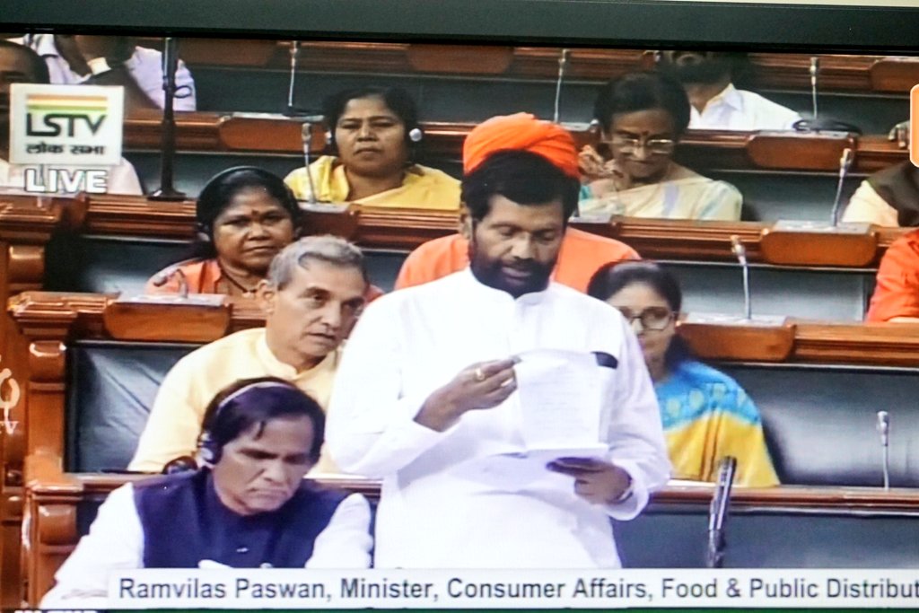irvpaswan's tweet image. उपभोक्ता संरक्षण विधेयक 2019, लोकसभा से पास हो गया है। इसमें सबसे महत्त्वपूर्ण है उपभोक्ताओं के अधिकारों को प्रोत्साहन, संरक्षण एवं लागू कराने के मकसद से केन्द्रीय उपभोक्ता संरक्षण प्राधिकरण (सीसीपीए) की स्थापना का प्रावधान। 
#ConsumerProtectionBill