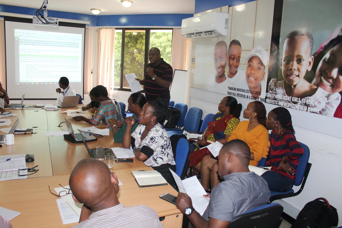 EndCEFM's tweet image. Hatuwezi kuwa na Taifa lenye maendeleo kama tutawaacha nyuma watoto wa kike. Watoto wa kike wana haki ya kushiriki katika kuleta chachu katika maendeleo, hawawezi kuendelea kuwa tegemezi na maskini. Tuwaache wasome, watimiize ndoto zao ili wachangie katika pato la Taifa. #EndCEFM