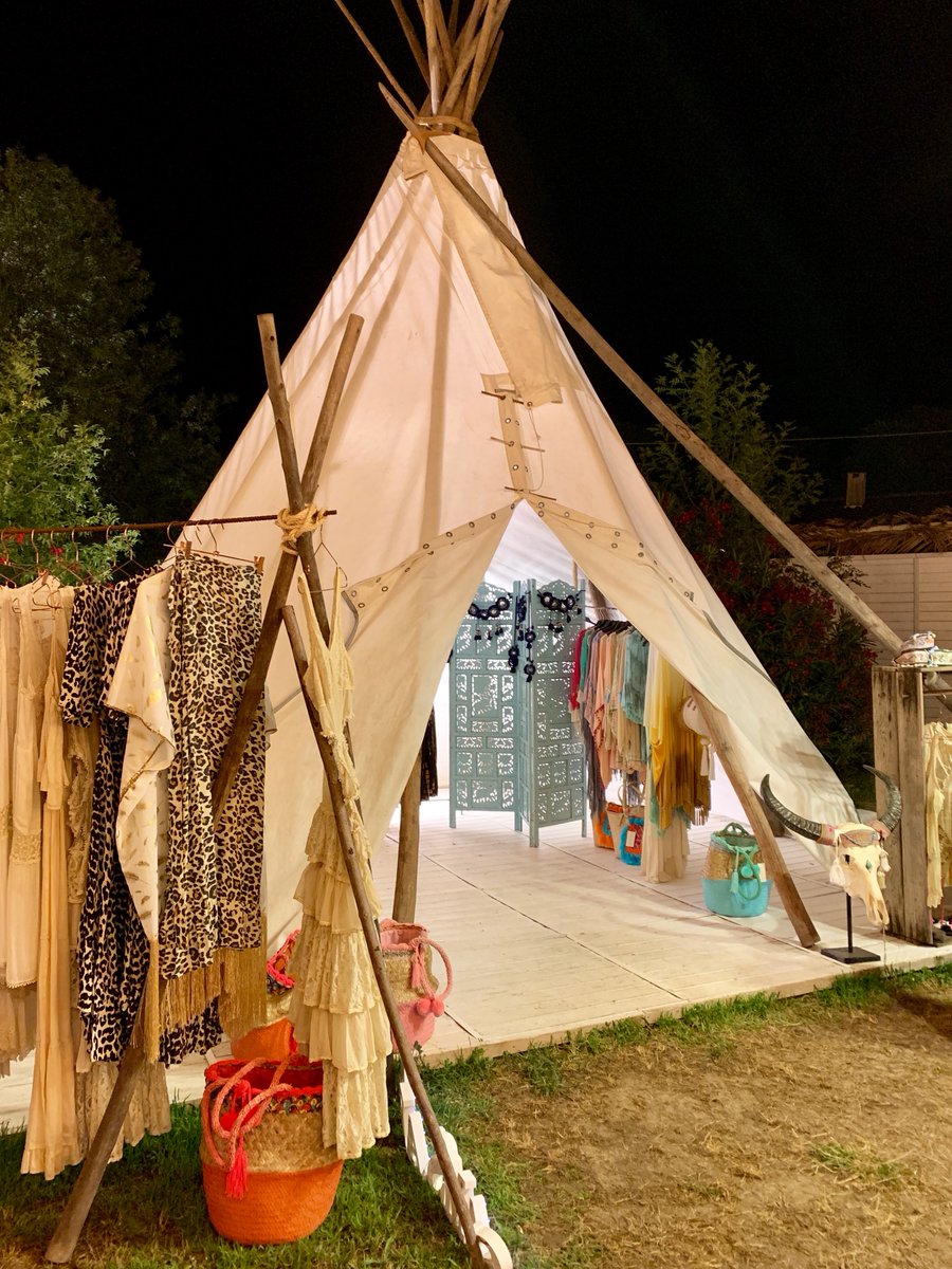 BlogHedonista's tweet photo. ¿Sabes que #LaSantaMarket es el #coachella catalán? Te lo cuento todo en el nuevo #post del #blog su #gastronomía #modaboho y su mejor música https://t.co/W4n5PahNYv https://t.co/aaNFErtkY8