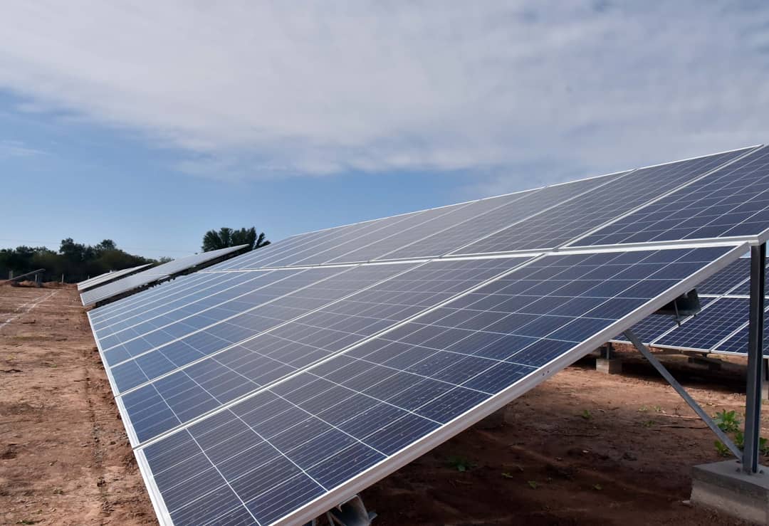 #ChacoAvanza <a href="/domingopeppo/">Domingo Peppo</a>
¿Sabías que estamos construyendo en la Provincia la Primera Central Híbrida Solar?. 
 En #ComandanciaFrias #ElImpenetrable estamos construyendo la planta de generación de Energía Solar. A buen ritmo la #Central avanza en su etapa final. 
👉☀️💡