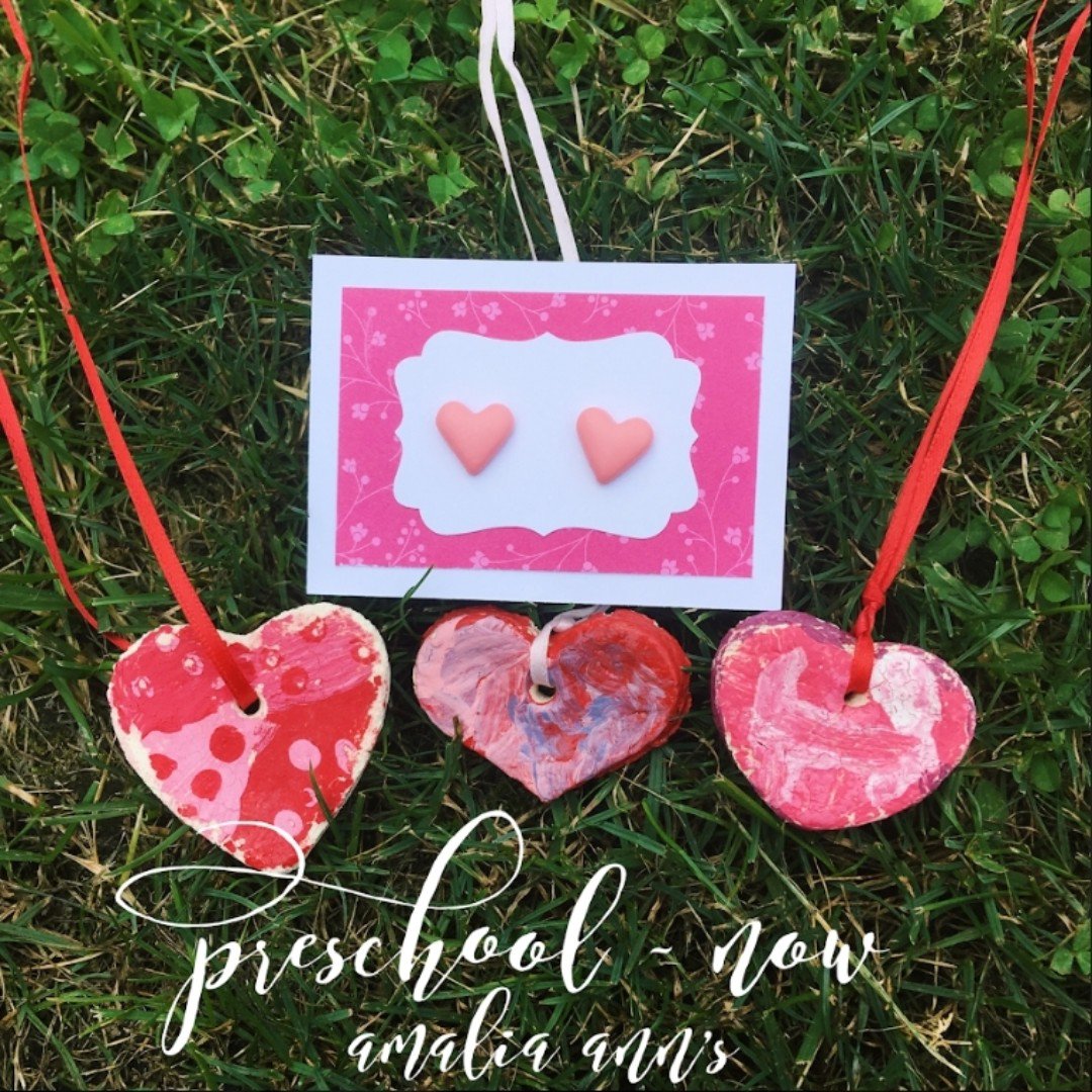 AmaliaAnns's tweet photo. Three clay hearts I made from preschool compared to heart earrings I made this year, any improvements? https://t.co/6QHmylT8oi