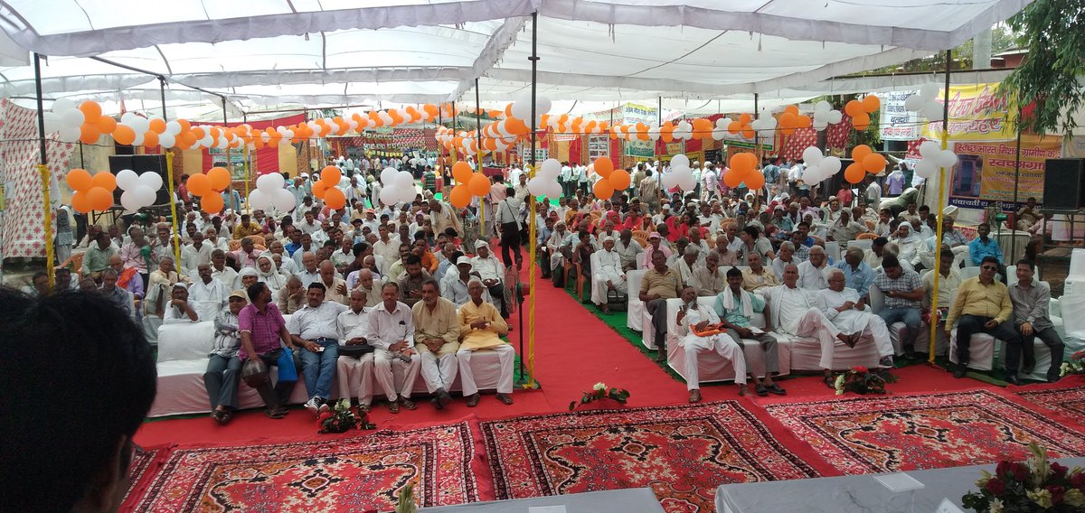 devendrLodhiBJP's tweet photo. आज बुलंदशहर के एग्रीकल्चर स्कूल ब्लॉक बुलंदशहर में  किसान मेला का आयोजन किया गया जिसमें किसानों को फसल के बारे में और जल संरक्षण  के  बारे में जानकारी  दी और  सरकार द्वारा  मकान लाभार्थियों को प्रमाण पत्र और पेड़ वितरित किये https://t.co/Kry5wek0bX