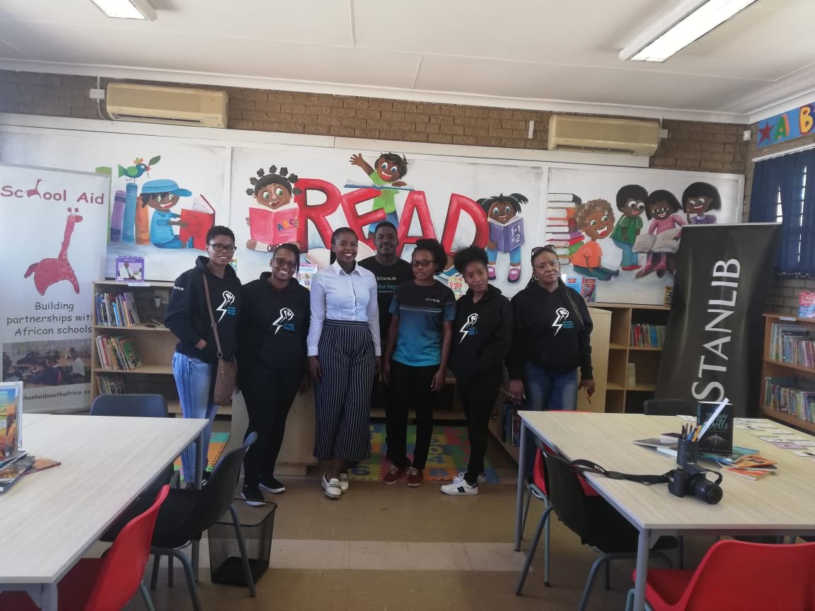 SchoolAidSA's tweet image. All the very best in your new #library Isipho Primary School. Here’s to many years of reading and learning. The future looks bright! ♥️👏📚