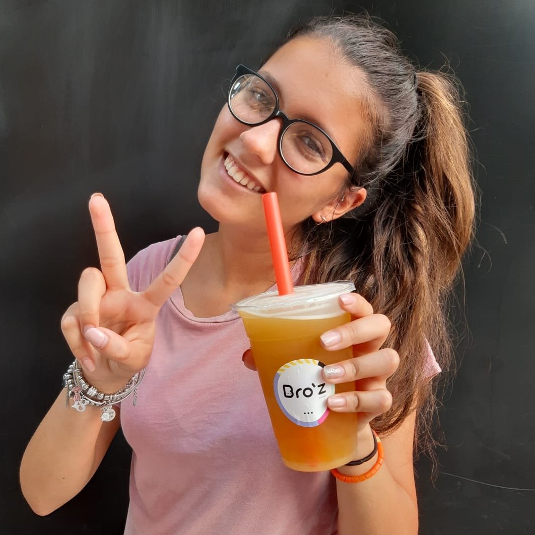 Ci piace far felici le nostre Bro’zzer!🥤😁❤️
Grazie a @_.mea.culpa._ per la foto
#beabrozzer #brozmilano #bubbleta #happy #happybrozzers #dissetante #boba #bubbletea #bubbletealovers #bobatime #bobalovers #milano