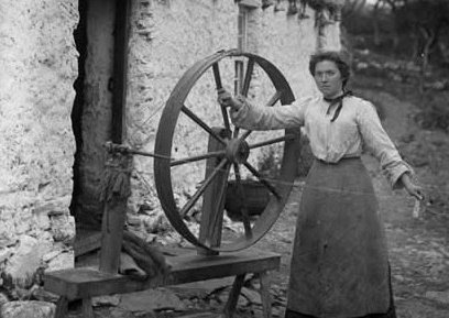 IrelandXO's tweet image. 📍 Did you know that you could trace your #Irish #Ancestry back into the 18th-century by way of the Irish #SpinningWheel Survey of 1796?

Check out this great #18thCentury resource (search 60,000 Irish flax growers listed #online for #FREE) here:

🔎bit.ly/2K6fil4
👆