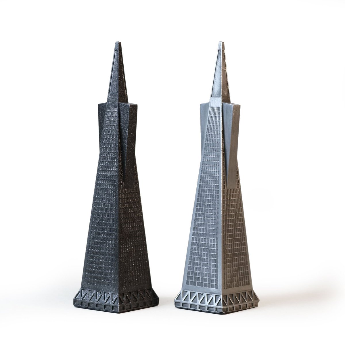 The Transamerica Pyramid which playes the Queen in our San Francisco Premium Metal Edition

#skylinechess #playthecity #sanfrancisco #architecture #metal #handmade