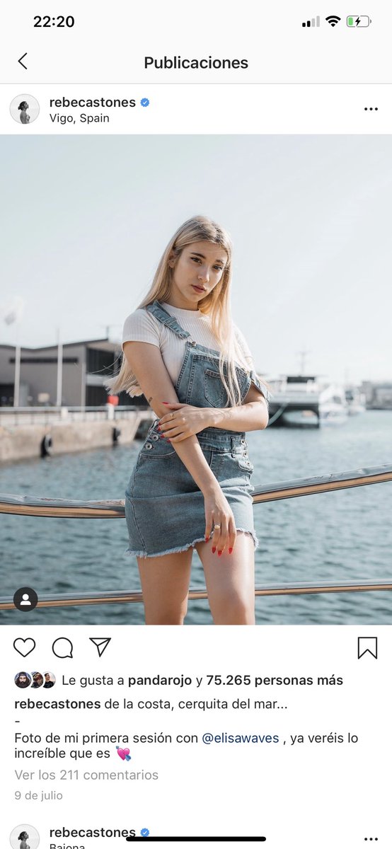 Wismichu's tweet photo. Rebeca Stones debe tener un dolor crónico en el brazo, se saca todas las fotos agarrándoselo. Pobrecilla, esperemos que se mejore. https://t.co/lmZ0YcrLhR