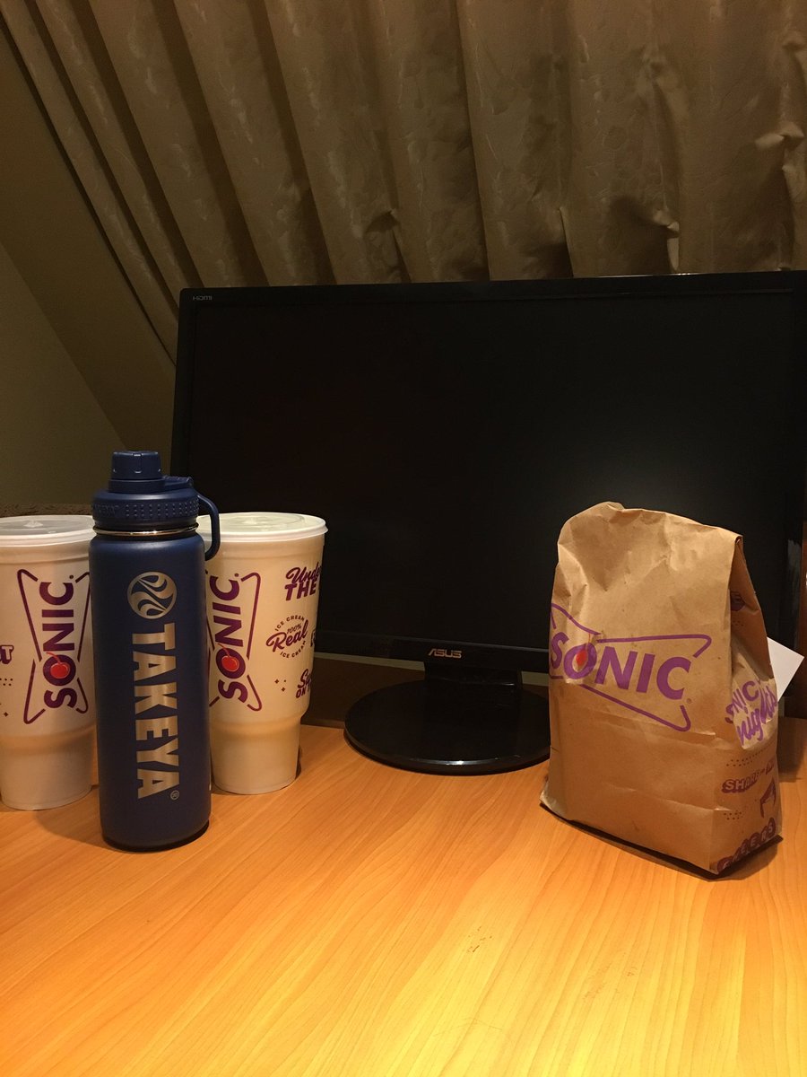 Twitter पर 藤村 Fujimura Snb 疲れのあまり寝てしまい真夜中に復活 食べ物も飲み物もないのでubereatsを使ってハンバーガーとドリンクを注文 ドリンク0 5 追加でサイズアップしたら想定外の量 ハンバーガーの味は完全にマックだった