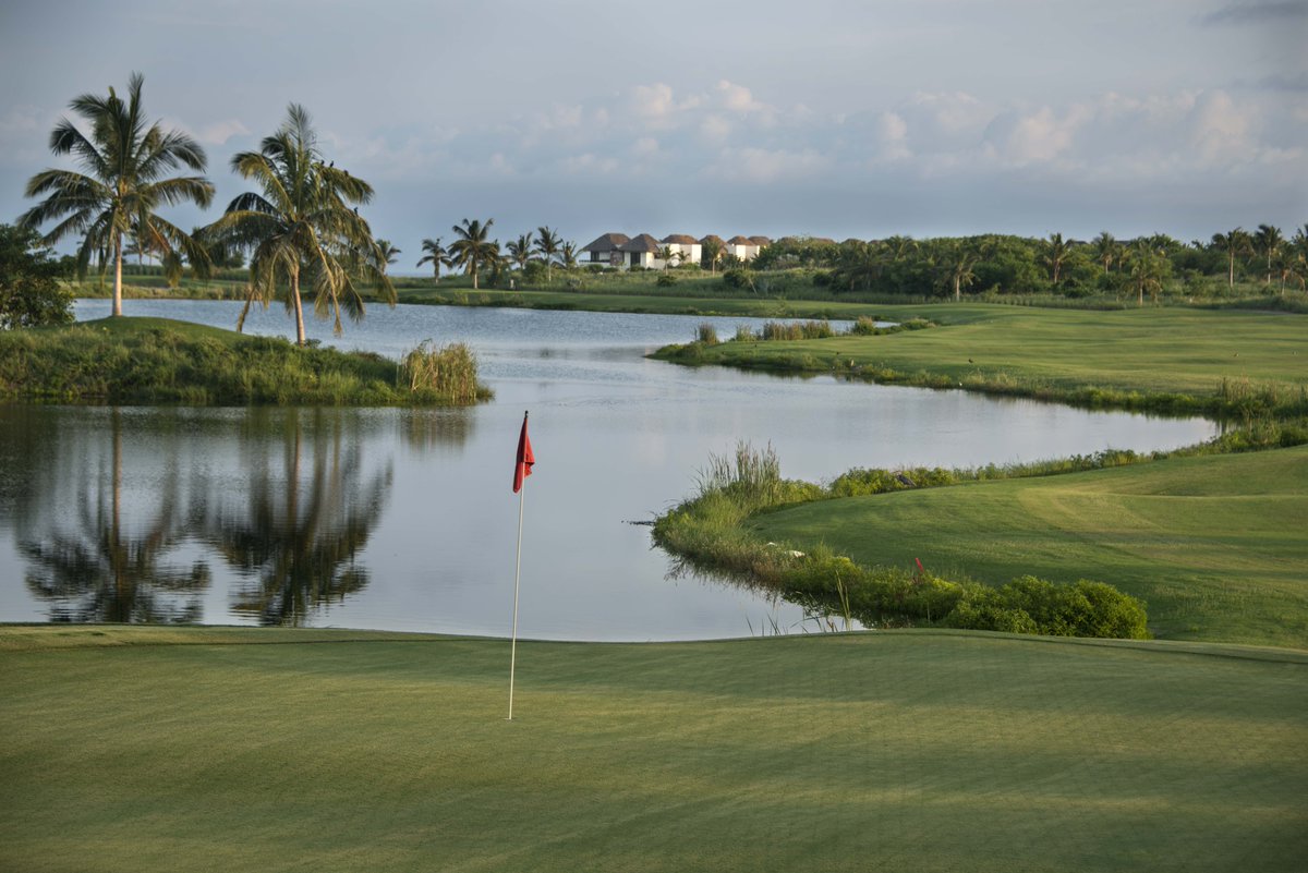Challenge yourself with the water features at Punta Mita Golf! 😉 🥂 🏌️ #VivaPuntaMita