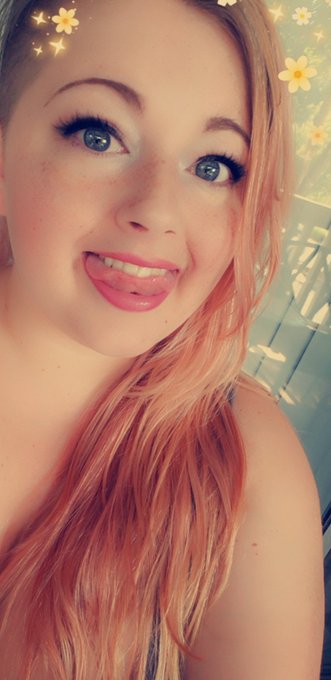 It's my birthday! I deleted all of my porn. So cry if you have to. ♡ https://t.co/cb2x7MFrSy