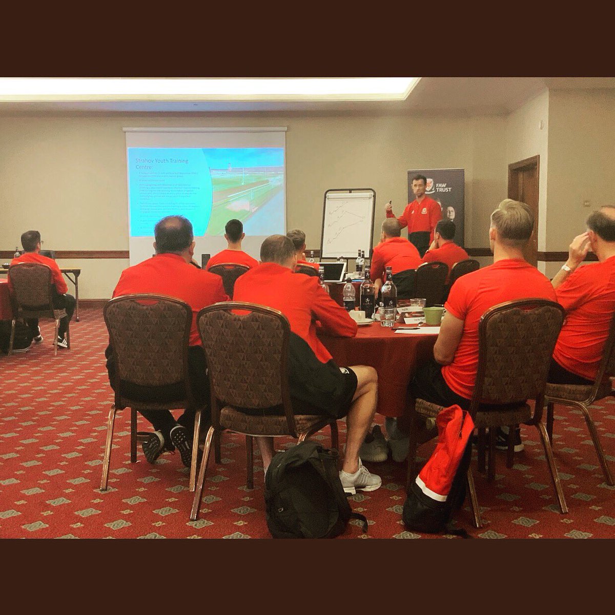 ByronAnthony84's tweet image. Great 3 days on the @uefa_official Pro Licence with @FAWCoachEd enjoyed delivering my study visit to Sparta Prague to a top group. #UEFA #ProLicence #StudyVisit #SpartaPrague #Wales