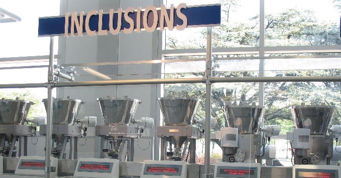 qlargroup's tweet image. If you travel to HERSHEY’S Chocolate World in Hershey, PA, you will see six Schenck Process feeders in the make-your-own candy bar production line. Read the full Application Report: ow.ly/lpVq50v9b7s

#SchenckProcess #ChocolateProcessing #Feeders