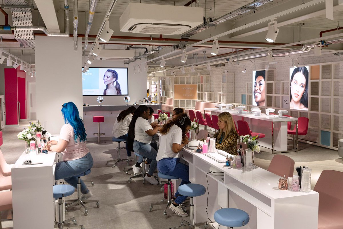 ArquiluzP's tweet image. RT iGuzzini &quot;For the interiors, #iN60 lines of light guarantees uniform vertical washing of the walls, #FrontLight projectors meet the specific needs of each area and #Cup fixtures highlight some of the details. More &amp;gt;
iguzzini.com/projects/proje… https://t.co/0DKQ9s1dr8&quot;