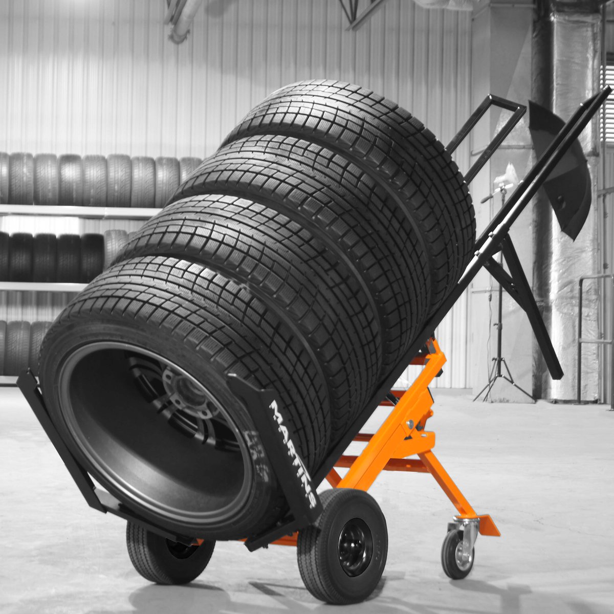 MARTINS_IND_'s tweet photo. Stop running around 👉 Our Tire Rider Ergonomic move up to 8 tires - 200 kg / 440 lb effortlessly 👊 #SaveYourBack #ergonomics #Tire #TireChange  #Tyres  https://t.co/DjOtV8khiY https://t.co/TysyomF2Ek