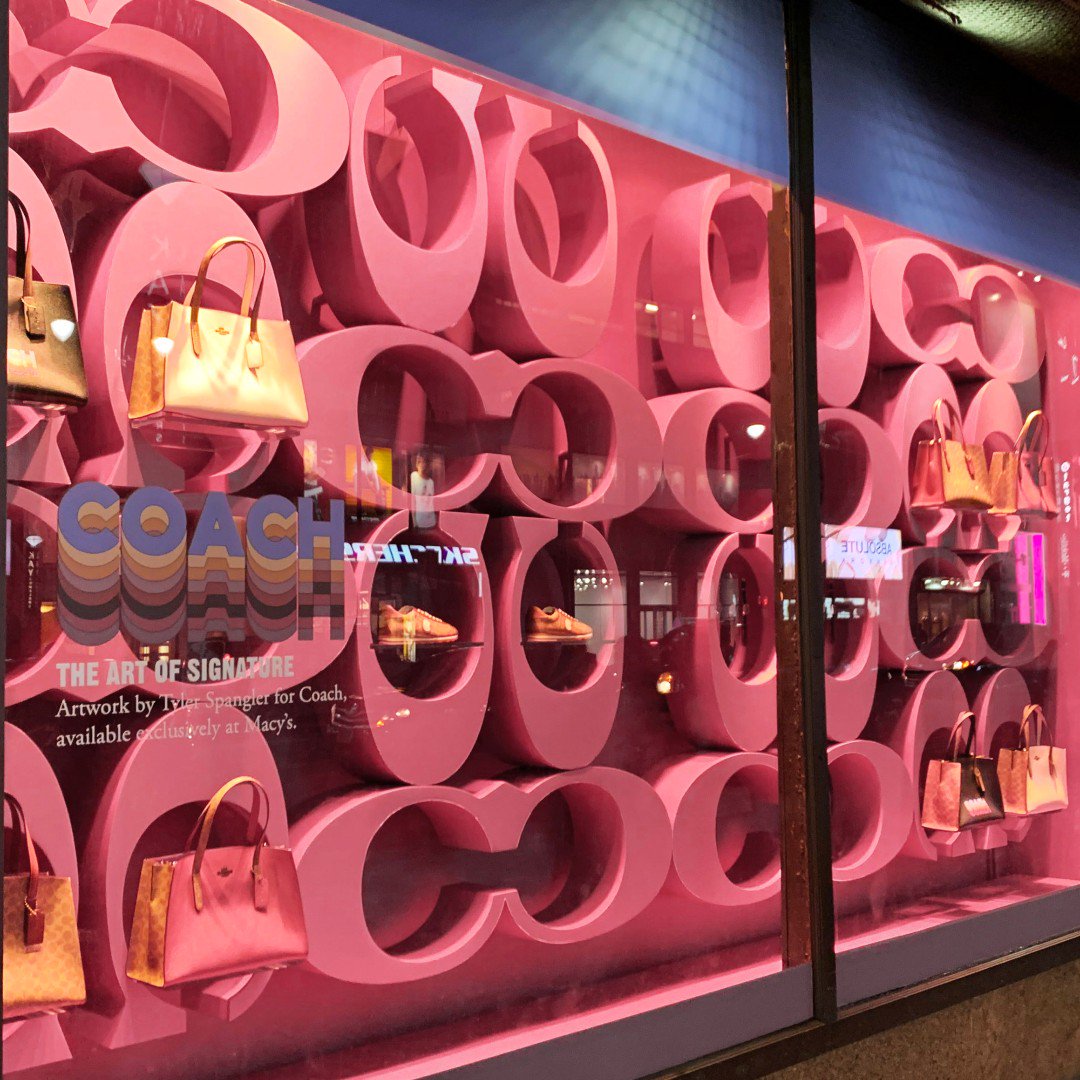 VisualCiti's tweet photo. @Coach Signature 2.0 Windows for Macy's Herald Square ππ
.
.
.
#visualciti #visualsoflife #visualmerchandising #merchandising #storedesign #visualprops #signage #colorful #custom #graphics #Macys #Coach #NYC #productdisplay #windowswear https://t.co/gixTt27xCT