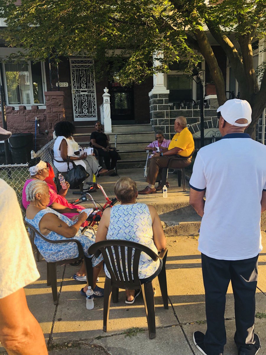 SenTonyWilliams's tweet photo. #AboutLastNight Community engagement and cleaner streets #TalkwithTony #CleanSweep https://t.co/Tk4BqapyM5