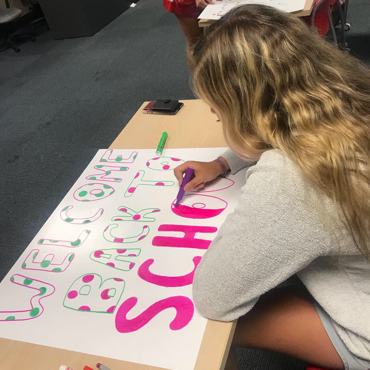 SASC_FAU's tweet photo. Big shout out to @FAU_WBB for stopping by yesterday to help make “Welcome Back” posters for our upcoming Elementary School welcome back event.They also sorted/packed hotel toiletries which will be donated to the Butterfly House in Palm Beach County #GivingBackInParadise👌🏼🦉🏀🌴☀️ https://t.co/Q9smO2RfL5