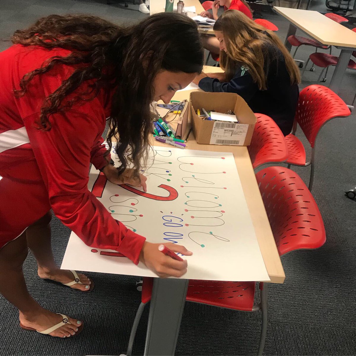 SASC_FAU's tweet photo. Big shout out to @FAU_WBB for stopping by yesterday to help make “Welcome Back” posters for our upcoming Elementary School welcome back event.They also sorted/packed hotel toiletries which will be donated to the Butterfly House in Palm Beach County #GivingBackInParadise👌🏼🦉🏀🌴☀️ https://t.co/Q9smO2RfL5