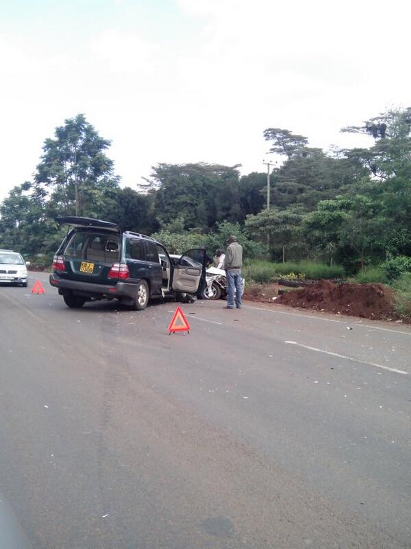 Alex_Waitha's tweet photo. The police-sanctioned overlapping along Kiambu Road will one day cause a very serious head-on crash @Ma3Route https://t.co/he8NgXFCil