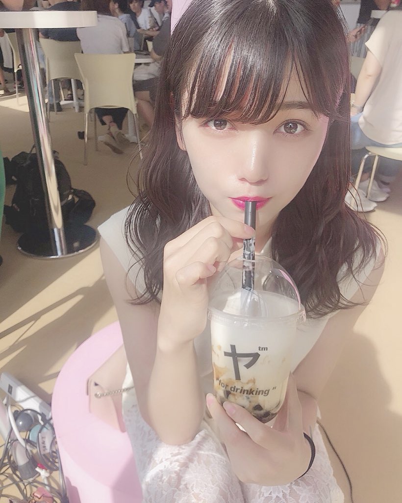 shiratoriyuuna's tweet photo. タピオカ飲む？

あ、間接キスになっちゃうね… https://t.co/nj3XfbgGne