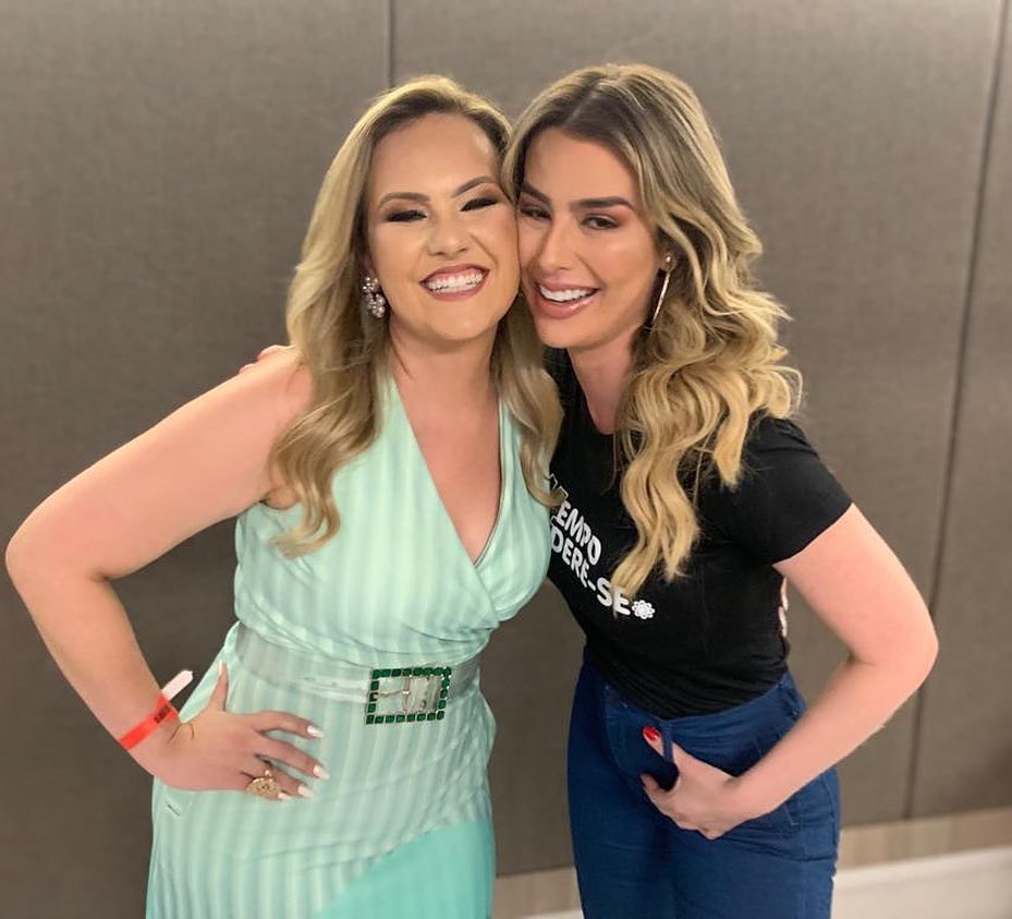 WalVale_NandaK's tweet photo. #KeullaNoMegaModaFashion
Repost @queziaemfoco
Entrevistando a maravilhosa @FernandaKeulla ❤️
#mmff2019 #queziaramos #modafeminina #moda #fashion #modaatacado #atacadomoda #atacadofeminino https://t.co/ZMTSXGhfLA