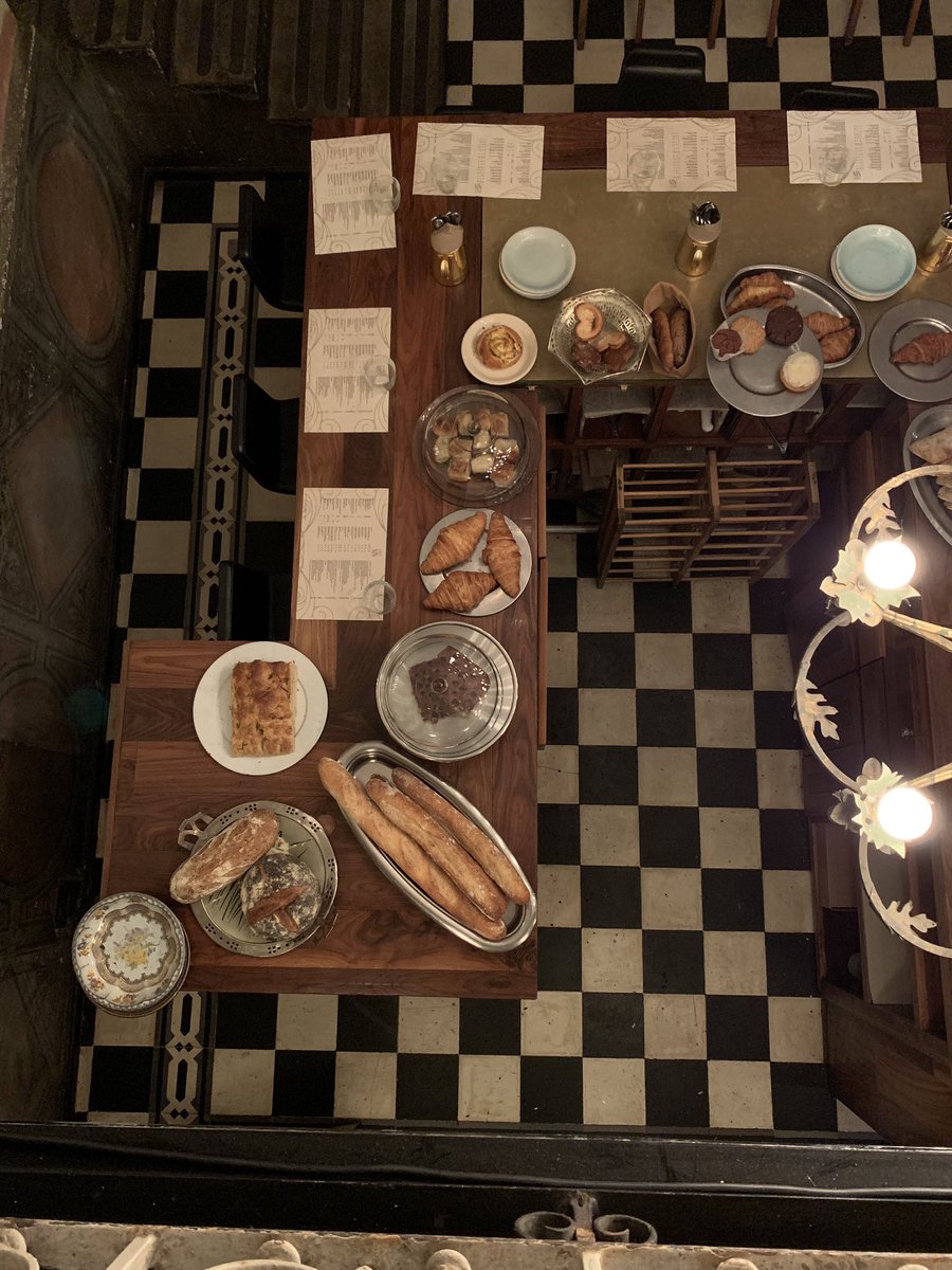 MomentiCulinari's tweet photo. #PalabrasQueMatan
“La cocina cierra a las 10 pm”
(9.35 pm) #CafeNin
Pero cenamos delicioso! 😋 https://t.co/GJvb7g9HNM