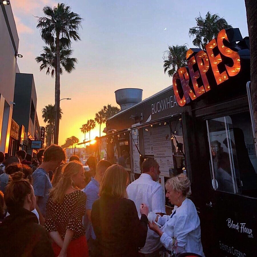 hbsummerseries's tweet photo. Satisfy your sweet tooth craving this weekend at #HermosaBeachSummerSeries🍦Don’t worry, we won’t tell. 😋
.
.
#HermosaBeach #HermosaSummerSeries #HermosaBeachPier #HermosaCA https://t.co/FIEDV9sHUd