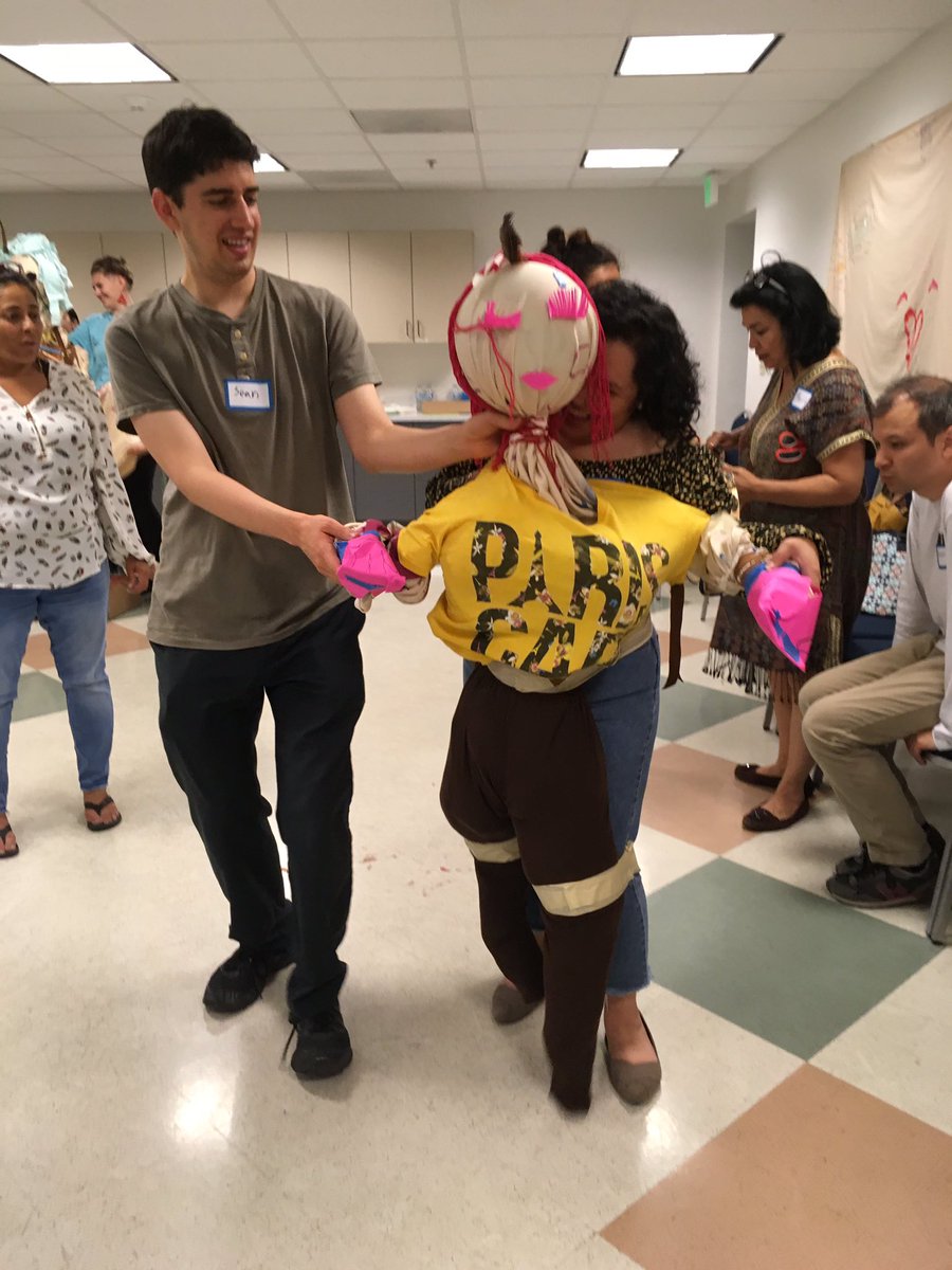 Teatro_Vision's tweet photo. New friends we made at our workshops with @quintateatro1 tonight! We have one more workshop Thursday at 6:30. We would love to see you there! #408creates #raicesellibro #ellibrodeloscaminos #hewlettfoundation #mapfund #todossomosmigrantes https://t.co/NQEJYWpv2a