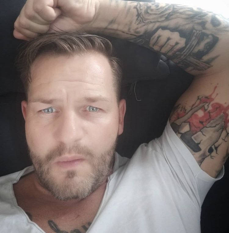 HazeltonOliver's tweet photo. Currently looking for a #sugarbaby! No gift cards or your bank info! #sugardaddy https://t.co/cAvLyuTf99
