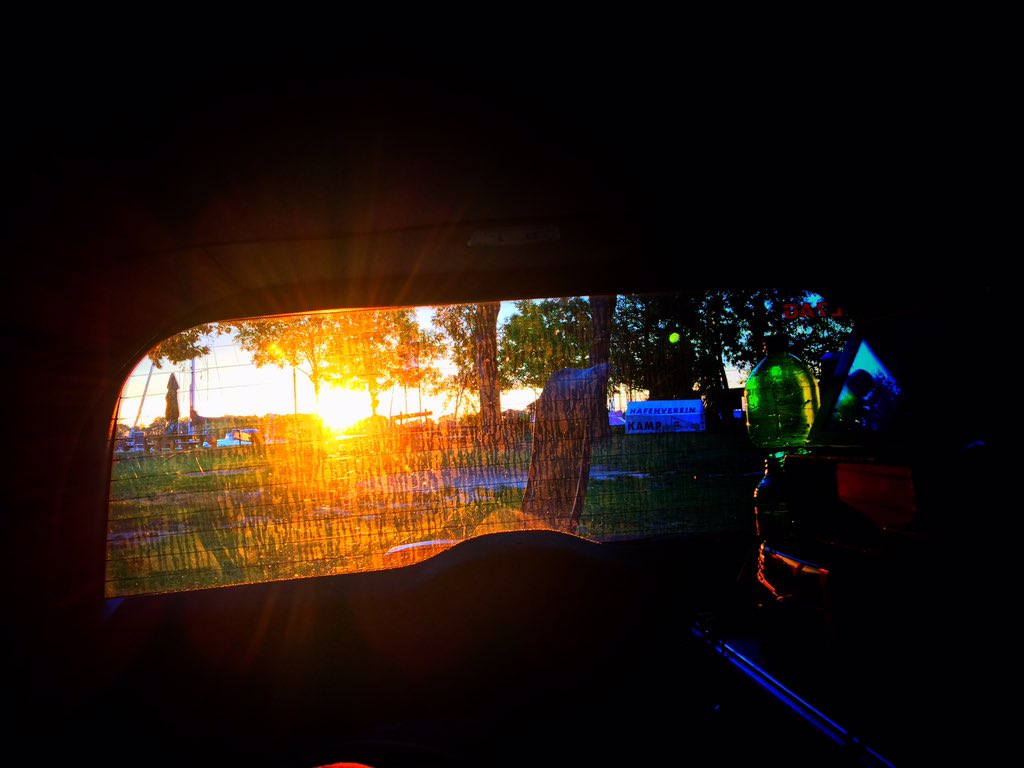 MacPod's tweet photo. Wenn man im Mini-Camper mit einem wunderbaren Sonnenaufgang geweckt wird.. #illw #feldwoche #dlamsatoperator https://t.co/ZPoVfreRyM