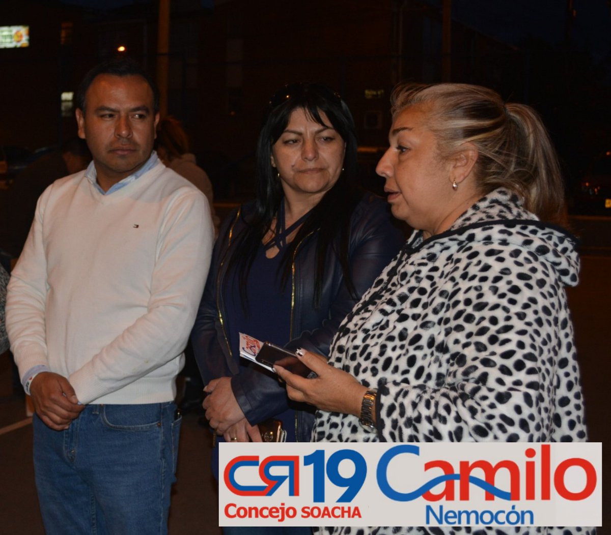 CamiloNemocon's tweet photo. Terminamos nuestra jornada en compañía de nuestros amigos de Quintas de la Laguna #Soacha socializando las propuestas encaminadas al fortalecimiento de las capacidades deportivas y culturales de niños niñas jóvenes y mujeres #ConstruimosConCamiloNemocón #CR19 #ConGiovanni #DeUna https://t.co/1LAqyeoZN4