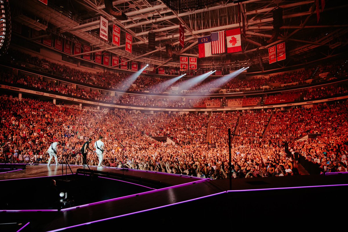 nickjonas's tweet photo. Thank you Raleigh. We love you. https://t.co/Hf3cQ4w2IL