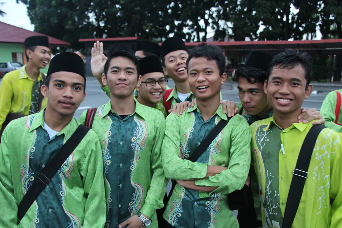 SambestHillFM's tweet photo. REVOLUSI BAJU BATIK SAM BESTARI
Pertamanya sebelum min melangkah lebih jauh, min memohon maaf sekiranya ada kesilapan fakta
Roll it, Flashback Sambest minggu ini!
#FlashbackAsrama
#FlashbackSambest
#batchaseng
#SAMBestari
#AlumniSambest https://t.co/hk8R41V4bw