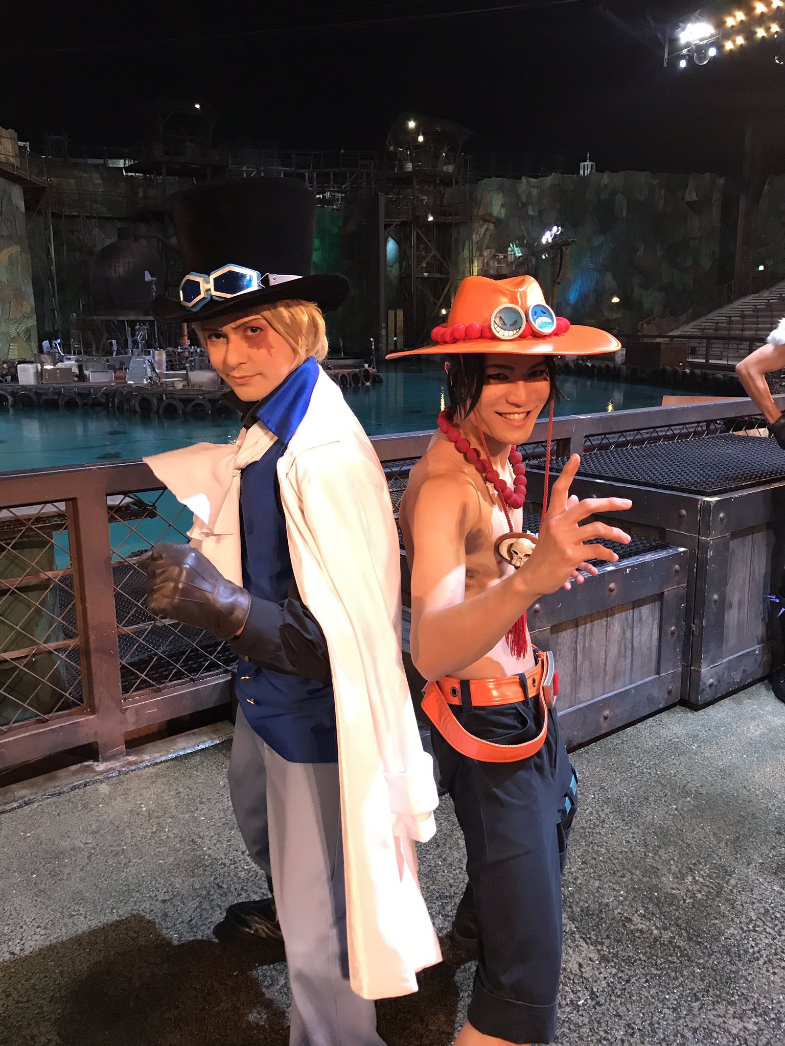 One Piece スタッフ 公式 Official Special Show And Greetings At Usj Wait Everyone Looks So Cool And The Show Is So Tense Sabo And Ace Accepted To Pose Next To Each