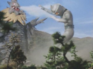 ミラーマン怪獣紹介 巨大星獣マヤザウルスβ 36、37話登場。 怪獣軍団の