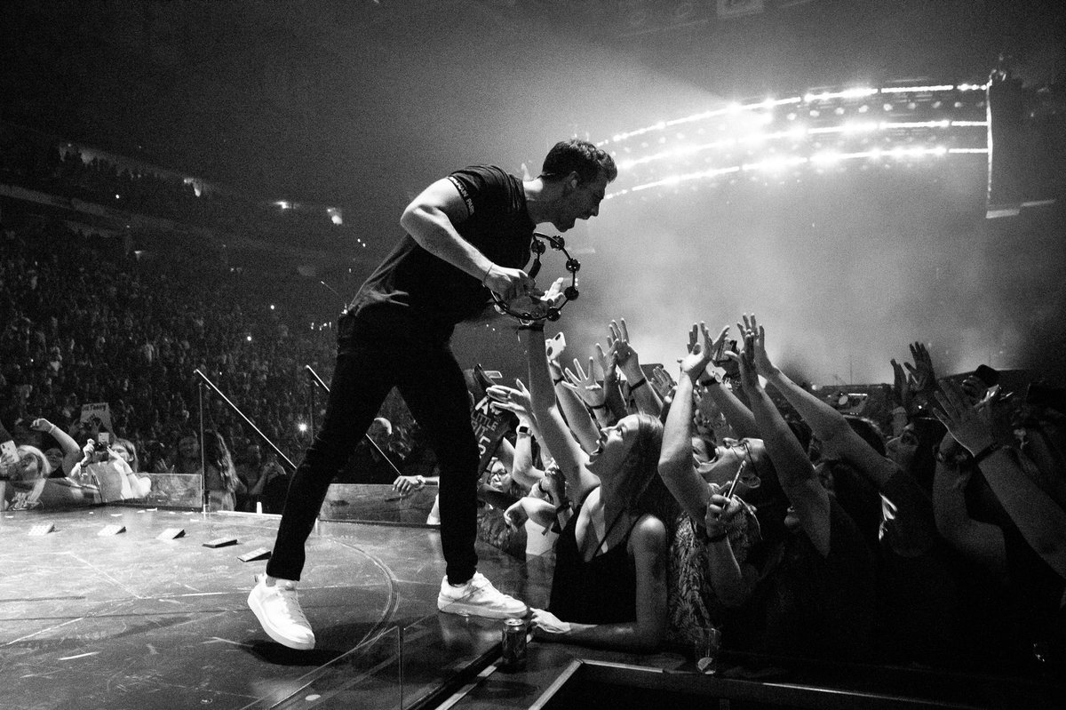 joejonas's tweet photo. So many emotions tonight Raleigh ❤️ https://t.co/YwEOBtRJdC