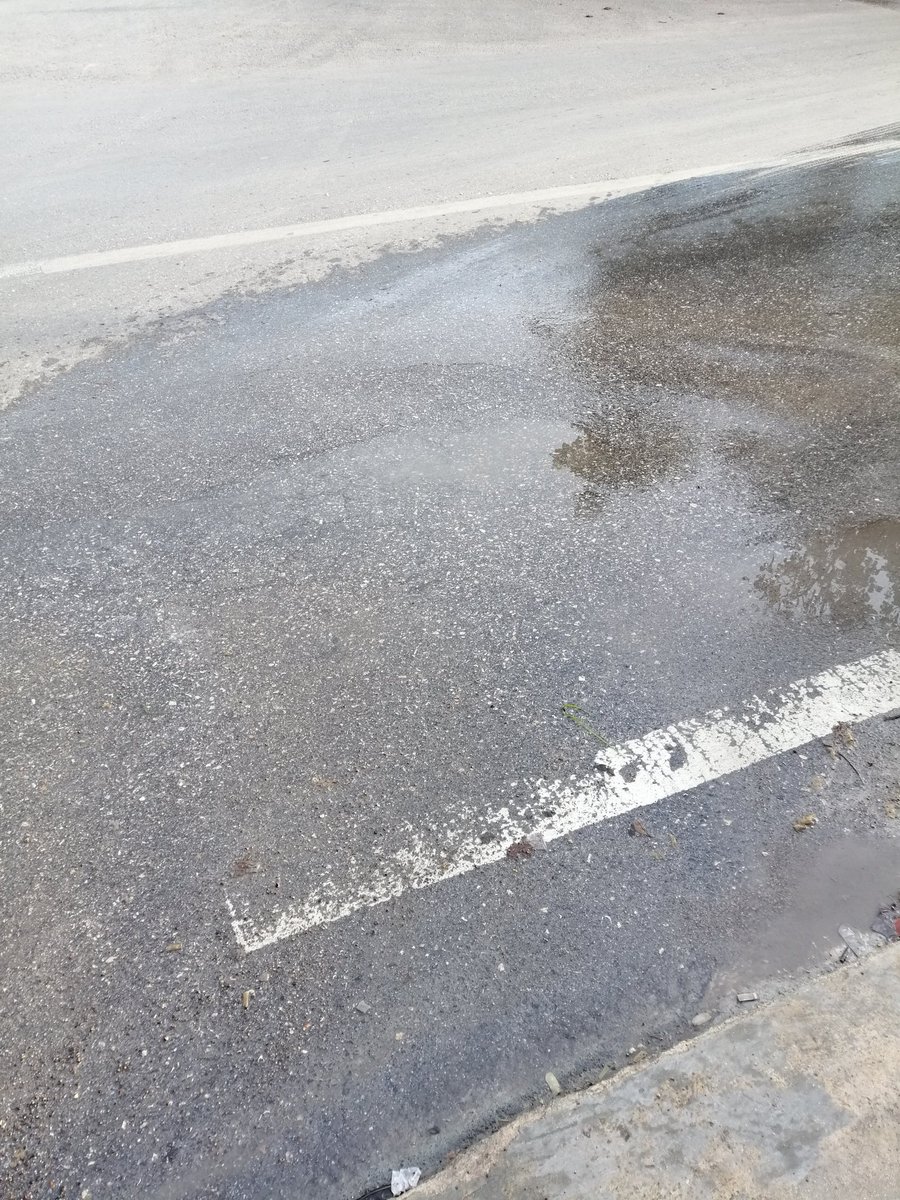 Kikerendis's tweet photo. @smapacampeche apoyo para reparar fuga que afecta servicio en Av López portillo entre HGE JBO y Pepsi los laureles @EliseoFdzM https://t.co/nZbXsOgVuk