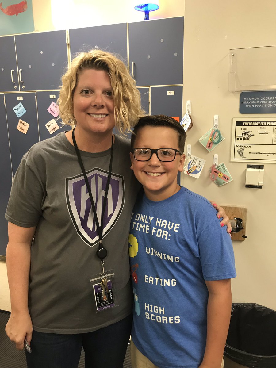 jjonesross's tweet photo. Back to school night! My mama/teacher heart is happy #teamtussing #PLSDproud https://t.co/WrS8spdiow