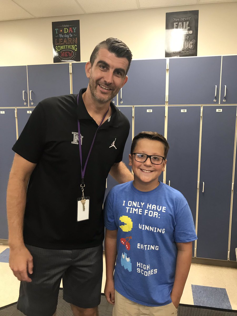 jjonesross's tweet photo. Back to school night! My mama/teacher heart is happy #teamtussing #PLSDproud https://t.co/WrS8spdiow