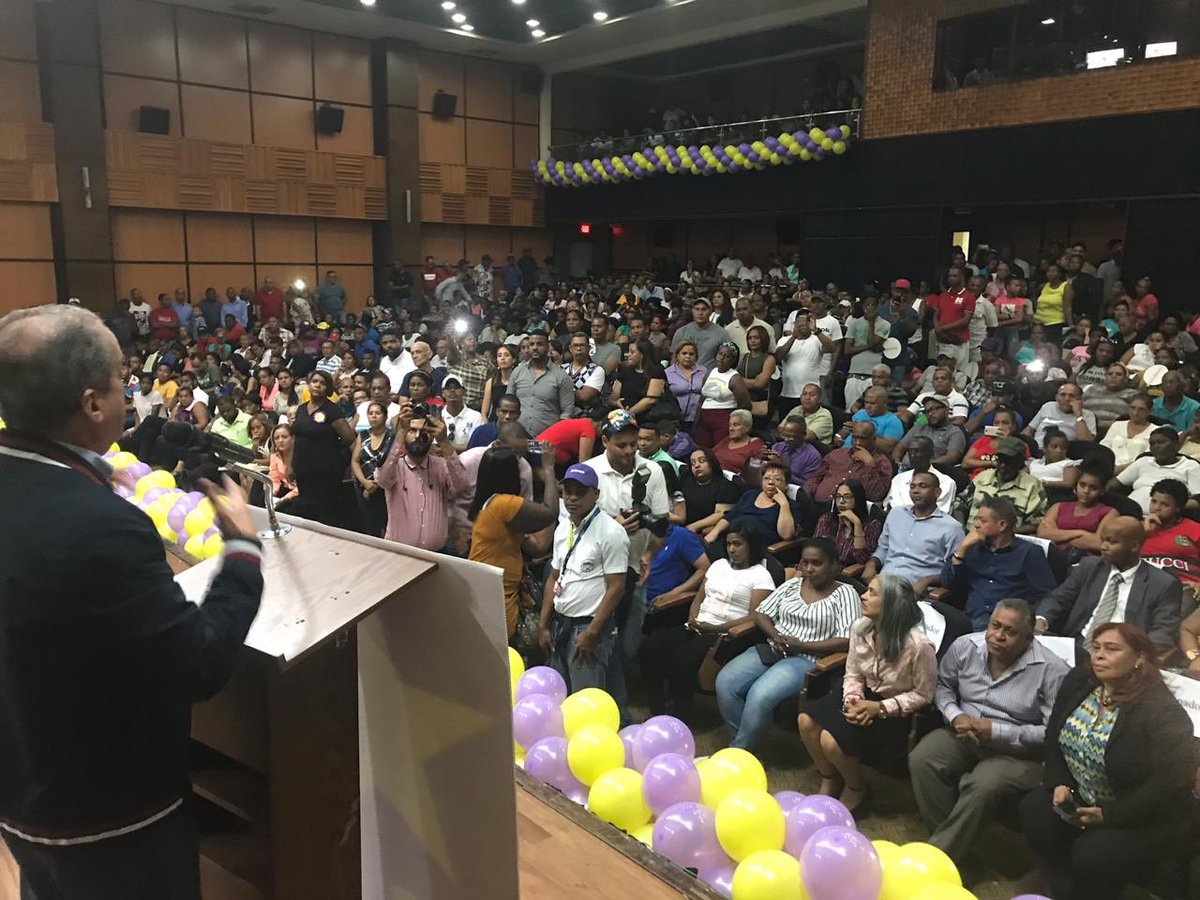 RedesdeReinaldo's tweet photo. “No soy un desconocido. No llegué hoy ni llegué ayer a este partido. Llegué hace 44 años y he trabajado incansablemente y sin vacaciones en defensa de mi partido” @reinaldoparedp #Reinaldoenla3 https://t.co/NdWmGISCHr